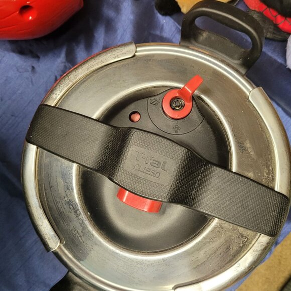 T-Fal Clipso Stainless Steel Pressure Cooker with Lid - Picture 2 of 10